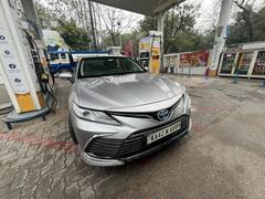 Toyota Camry Hybrid: টয়োটা ক্যামরি হাইব্রিড মানেই সবার থেকে আলাদা, কেন এত চাহিদা গাড়ির ?