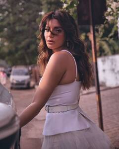 Shama Sikander PHOTO: ઑફ-શોલ્ડર ગાઉનમાં પ્રિન્સેસ લાગી શમા સિકંદર