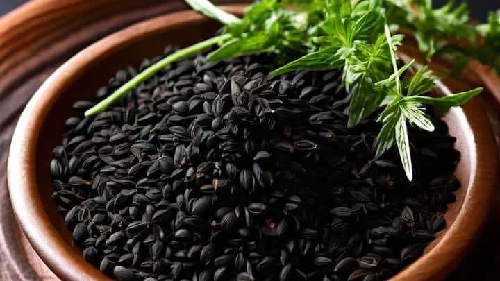 கருஞ்சீரகத்தை சீரகம் போல தினமும் சாப்பிடலாமா என்ற கேள்விக்கு ஊட்டச்சத்து நிபுணர் சொல்லும் விளக்கத்தை காணலாம்.