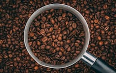 Coffee: क्या कॉफी पीना सेहत को पहुंचा सकता है नुकसान? इन बातों का विशेष रखें ध्यान