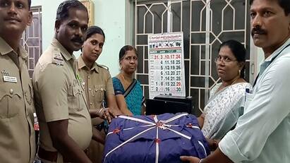 Theni  news 20 lakh rupees seized in a hired taxi near Bodi - TNN Theni: போடி அருகே  கால் டாக்ஸியில் ரூ.20 லட்சம் பணம் பறிமுதல்