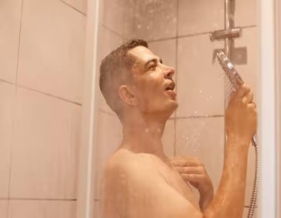 Shower Best Time: રાત્રે સ્નાન કરવાથી સ્વાસ્થ્ય પર સારી કે ખરાબ શું થાય છે અસર, જાણો શું કહે છે એક્સ્પર્ટ What are the good or bad effects of taking a bath at night on health, know what experts say Shower Best Time: રાત્રે સ્નાન કરવાથી સ્વાસ્થ્ય પર સારી કે ખરાબ શું થાય છે અસર, જાણો શું કહે છે એક્સ્પર્ટ