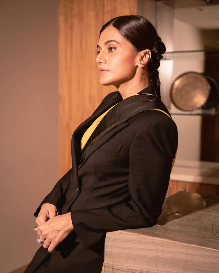 சில நாட்களுக்கு முன்னர் டாப்ஸிக்கு தனது காதலருடன் திருமணம் நடைபெற்றதாக கூறப்படுகிறது.