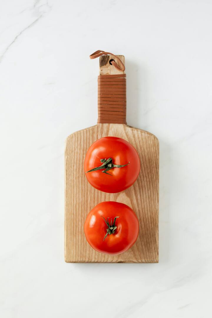 What are the benefits of tomatoes?  Reduce the risk of cancer: Research has shown that if women eat tomatoes after menopause, the risk of breast cancer can be significantly reduced.  (Photo credit: Pexel.com)