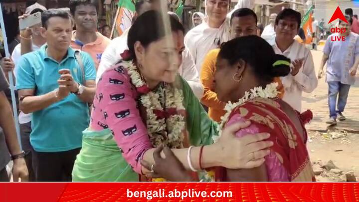 দিলীপ ঘোষের বদলে এবার মেদিনীপুর (Medinipur BJP Candidate) থেকে অগ্নিমিত্রা পালকে (Agnimitra Paul Campaign) প্রার্থী করেছে বিজেপি। ভোটপ্রচারে তিনি এলেন খড়্গপুরে। প্রথমে শিবমন্দিরে পুজো দিলেন।