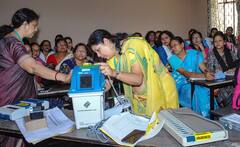 Election 2024: वोट डालते हुए वीवीपैट पर अलग पर्ची निकले तो क्या करें? ये है आपका अधिकार