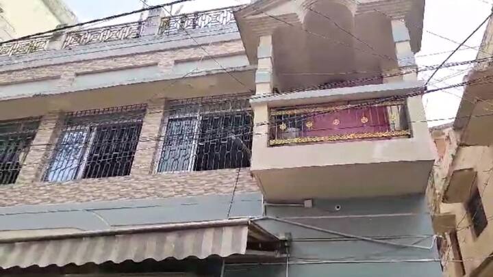 অর্জুনের কথায়, ওনার আশীর্বাদ নিয়ে যাত্রা শুরু করব। খুব ভাল লাগল। আর সিনিয়র লোকের আশীর্বাদ খুব দরকার।