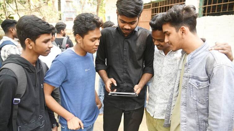 Madras University semester examination results 2024 published Students suffer due to server failure Madras University: சென்னை பல்கலை. செமஸ்டர் தேர்வு முடிவுகள் வெளியீடு; சர்வர் கோளாறால் மாணவர்கள் அவதி!