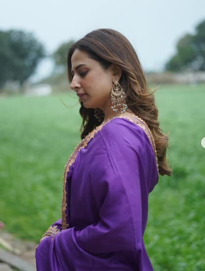 ਇਨ੍ਹਾਂ ਤਸਵੀਰਾਂ ਨੂੰ ਫੈਨਜ਼ ਵੱਲੋਂ ਵੀ ਬੇਹੱਦ ਪਸੰਦ ਕੀਤਾ ਜਾ ਰਿਹਾ ਹੈ। ਇੱਕ ਯੂਜ਼ਰ ਨੇ ਕਮੈਂਟ ਕਰ ਲਿਖਿਆ, ਚੂੜੈਲ, ਅਪਸਰਾ...
