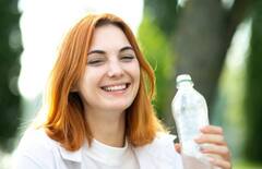 Dehydration Symptoms: 8 संकेत बताते हैं कि आपके शरीर में हो गई है पानी की कमी, जानें क्या करें