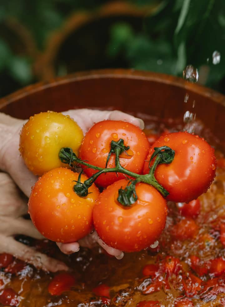 Apart from this, tomato can also be useful in removing problems like constipation and weakness.  Let us know what are the benefits of tomato... (Photo credit: Pexel.com)