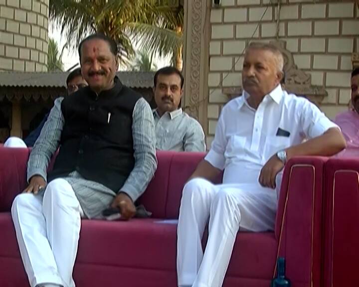 The Kshatriya Samaj organized a meeting at Gondal regarding Parshotam Rupala's statement Gondal: પરષોતમ રૂપાલાને માફી આપવા ક્ષત્રિય આગેવાનોએ કરી અપીલ, પદ્મિનીબાએ બેઠકનો કર્યો વિરોધ