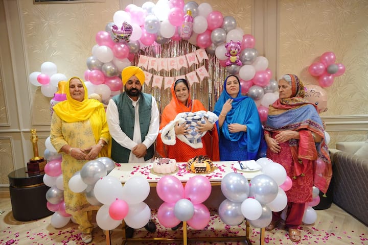 ਉੱਥੇ ਹੀ ਨਿਆਮਤ ਕੌਰ ਦੇ ਆਉਣ ਨਾਲ ਪਰਿਵਾਰ ਵਿੱਚ ਖੁਸ਼ੀਆਂ ਦਾ ਮਾਹੌਲ ਹੈ