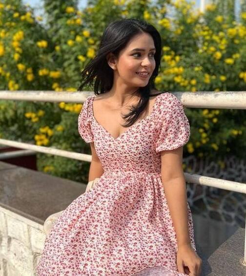 TV Actress Casting Couch: માત્ર બોલિવૂડ જ નહીં, ટીવી જગતની ઘણી અભિનેત્રીઓને પણ કાસ્ટિંગ કાઉચનો સામનો કરવો પડ્યો છે. ઘણી ટીવી અભિનેત્રીઓએ આગળ આવીને તેમની હૃદયદ્રાવક અગ્નિપરીક્ષા સંભળાવી છે. ભારતમાં #MeToo મુવમેન્ટની શરૂઆત ત્યારે થઇ જ્યારે અભિનેત્રી તનુશ્રી દત્તાએ પીઢ અભિનેતા નાના પાટેકર પર જાતીય દુર્વ્યવહારનો આરોપ લગાવ્યો હતો. આ પછી ઘણી એક્ટ્રેસ આગળ આવી અને સોશિયલ મીડિયા પર ઘણાને ખુલ્લા પાડ્યા છે. એક ટીવી એક્ટ્રેસે પણ પોતાની સાથે બનેલી ઘૃણાસ્પદ ઘટનાનો ખુલાસો કરીને બધાને ચોંકાવી દીધા હતા.