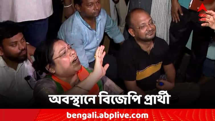 Loksabha Election 2024 BJP Candidate Debashree Chowdhury started protest at Dhakuria Bridge Loksabha Election 2024: ধৃত বিজেপি কর্মীদের মুক্তির দাবিতে অবস্থানে দেবশ্রী চৌধুরী, অবরুদ্ধ ঢাকুরিয়া ব্রিজ