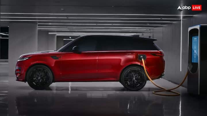 Range Rover Sport EV: कार निर्माता कंपनी लैंड रोवर भी इलेक्ट्रिक व्हीकल्स बनाने की तरफ ध्यान दे रही है. रेंज रोवर स्पोर्ट ईवी इस साल के अंत तक ग्लोबल मार्केट में लॉन्च हो सकती है.