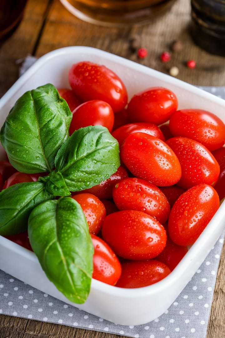 Weight Loss: Tomato is a low-calorie food that keeps your weight under control.  Along with water, it also contains fiber in abundance.  (Photo credit: Pexel.com)
