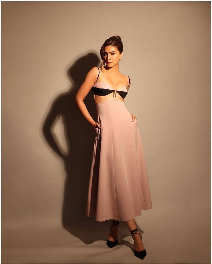 The actress completed her look with strappy black stilettos.