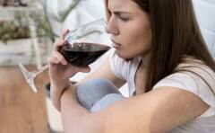 ਕੀ ਤੁਸੀਂ ਜਾਣਦੇ ਹੋ ਕਿ ਇਹ ਔਰਤ ਖੂਨ ਮਿਲਾ ਕੇ ਪੀਂਦੀ ਹੈ ਕੌਫੀ ?