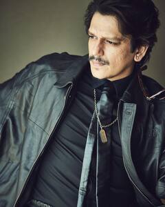 Guess Who: घर से भागे, खूब खाए धक्के...आज सभी का डार्लिंग और करोड़ों का मालिक बन चुका है ये लड़का