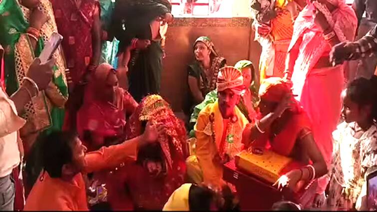 lover who went to play Holi in his girlfriend's village was caught red-handed by the people, then what happened... Viral News: ਮਸ਼ੂਕ ਦੇ ਪਿੰਡ ਹੋਲੀ ਖੇਡਣ ਗਏ ਪ੍ਰੇਮੀ ਨੂੰ ਲੋਕਾਂ 'ਰੰਗੇ ਹੱਥੀਂ' ਫੜਿਆ, ਫੇਰ ਜੋ ਹੋਇਆ...
