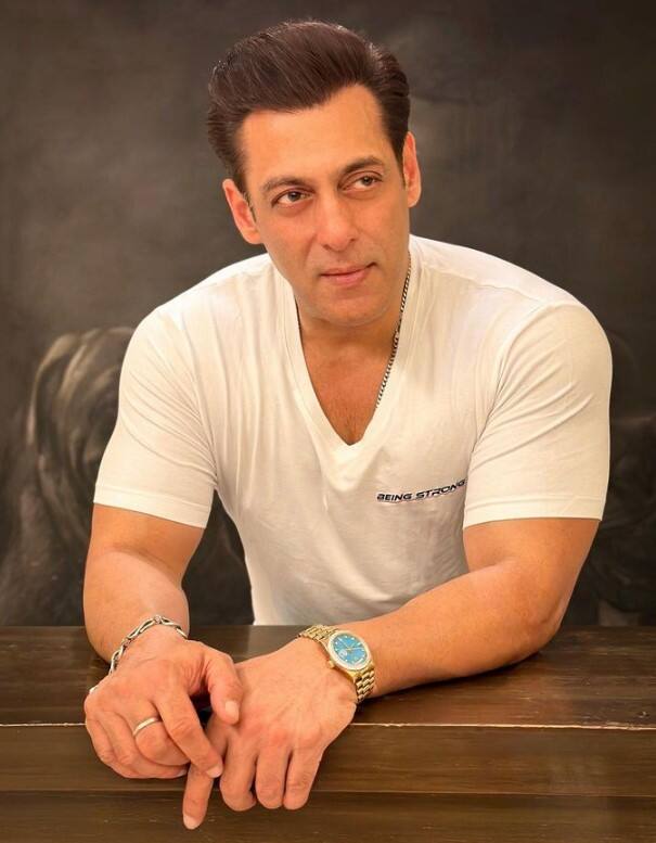 इसका मतलब है कि सलमान ने हर हफ्ते 12 करोड़ रुपये और पूरे सीज़न के लिए 200 करोड़ रुपये से ज्यादा की फीस वसूली