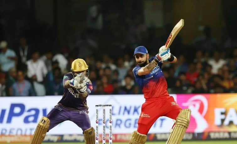 virat kohli surpassed chris gayle on most sixes record for rcb in ipl with brilliant fifty against kkr   RCB vs KKR: કિંગ કોહલીએ શાનદાર ઈનિંગ સાથે ક્રિસ ગેઈલનો આ મોટો રેકોર્ડ તોડ્યો, જાણો 