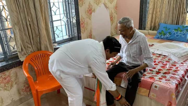 মাঝ চৈত্রের সকালে সেই মুকুল রায়ের বাড়ি থেকেই প্রচার শুরু করলেন অর্জুন সিং।