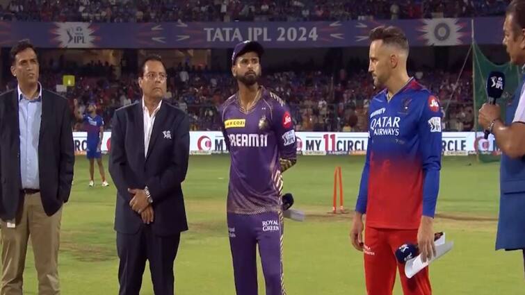 IPL 2024 Royal Challengers Bengaluru vs Kolkata Knight Riders: केकेआरचा नाणेफेक जिंकत गोलंदाजीचा निर्णय; जाणून घ्या, दोन्ही संघाची Playing XI IPL 2024 Royal Challengers Bengaluru vs Kolkata Knight Riders: Kolkata Knight Riders have won the toss and have opted to field IPL 2024 Royal Challengers Bengaluru vs Kolkata Knight Riders: केकेआरचा नाणेफेक जिंकत गोलंदाजीचा निर्णय; जाणून घ्या, दोन्ही संघाची Playing XI