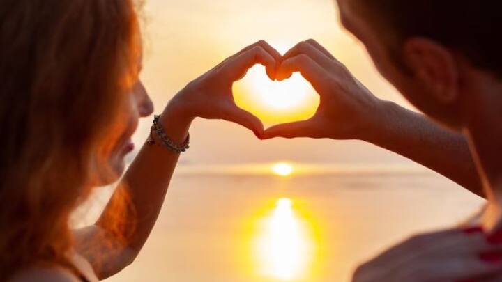 कई बार कुछ आपके लिए अचानक आ जाता है और इसके कारण प्लान बदलना पड़ता है, तो यह एक सामान्य बात है. लेकिन जब रिश्ते बनाए रखने की बात आती है, तो यह बहुत महत्वपूर्ण होता है. अगर आप किसी भी अंतिम समय पर किए गए किसी भी प्लान को रद्द या बदल देते हैं, तो इससे पहले 10 बार सोचें, क्योंकि यह आपके पार्टनर को यह लग सकता है कि वह आपके लिए प्राथमिकता नहीं हैं.