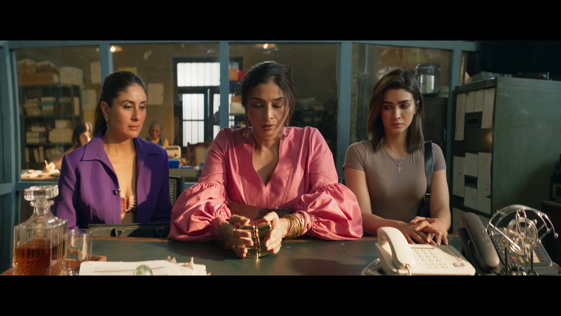 Crew Review: Kareena, Kriti, And Tabu Show Us A Dream That Will Never Come True