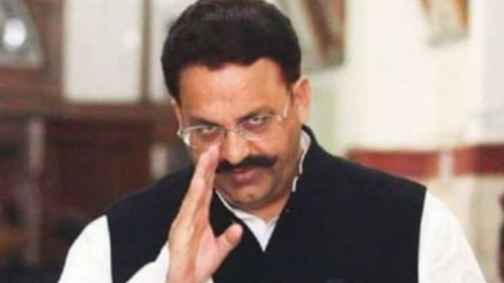 कुख्यात माफिया मुख्तार अंसारी भले ही आज दुनिया में न रहा हो लेकिन एक समय ऐसा था जब पूरे पूर्वांचल में उसका खौफ चलता था. मुख्तार के खिलाफ कुल 65 केस दर्ज किए गए थे. जिनमें से 8 मामलों वह जेल गया था.