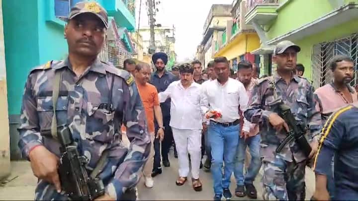মুকুল রায় বিজেপিতে যোগ দেওয়ার পর তখন তৃণমূলে থাকা অর্জুন সিং তাঁর সম্পর্কে বলেছিলেন,তাঁকে গদ্দার ছাড়া কিছুই বলা যায় না। 
