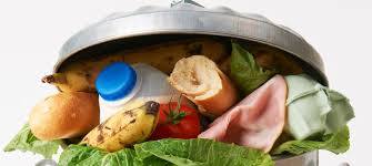 Man Driving Scooter And 2 Girls Playing Holi: ਦੇਸ਼ ਭਰ ਵਿੱਚ ਹਾਲ ਹੀ 'ਚ ਹੋਲੀ ਦਾ ਤਿਉਹਾਰ ਬੜ੍ਹੀ ਧੂਮਧਾਮ ਨਾਲ ਮਨਾਇਆ ਗਿਆ। ਇਸ ਮੌਕੇ ਲੋਕਾਂ ਵੱਲੋਂ ਖੂਬ ਮਸਤੀ ਕੀਤੀ ਗਈ। ਹਾਲਾਂਕਿ ਇਨ੍ਹਾਂ ਵਿੱਚੋਂ ਕੁਝ ਲੋਕਾਂ ਨੂੰ ਹੋਲੀ ਮੌਕੇ ਮਸਤੀ ਕਰਨਾ ਭਾਰੀ ਪੈ ਗਿਆ। ਦਰਅਸਲ, ਸੋਸ਼ਲ ਮੀਡੀਆ ਉੱਪਰ ਇੱਕ ਵੀਡੀਓ ਸਾਹਮਣੇ ਆਇਆ ਹੈ। ਇਸ ਵੀਡੀਓ 'ਚ ਸਕੂਟੀ 'ਤੇ ਬੈਠੀਆਂ ਦੋ ਲੜਕੀਆਂ ਇਕ-ਦੂਜੇ 'ਤੇ ਰੰਗ ਲਾਉਂਦੀਆਂ ਨਜ਼ਰ ਆ ਰਹੀਆਂ ਹਨ। ਦੋਵੇਂ ਅਸ਼ਲੀਲ ਹਰਕਤਾਂ ਵੀ ਕਰ ਰਹੀਆਂ ਹਨ।