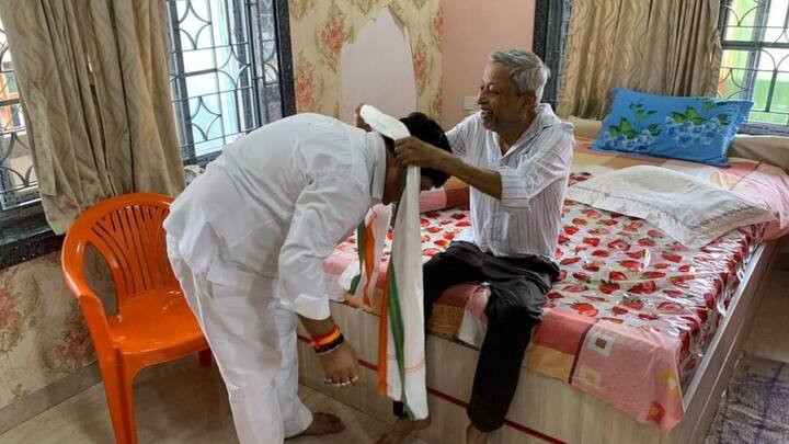 লোকসভা ভোটের আগে মুকুল রায়ের বাড়িতে অর্জুন সিংহ (Arjun Singh)।