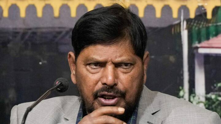 Ramdas Athawale angry over RPIA not getting seat in Maharashtra Lok Sabha Elections said Mahayuti  Lok Sabha Elections: महाराष्ट्र में RPI-A को सीट न मिलने से रामदास अठावले नाराज, कहा- 'महायुति के...'