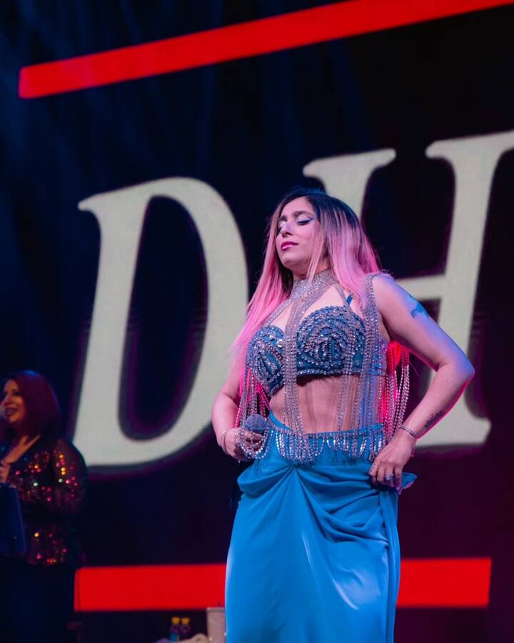 Neha Bhasin PHOTO: સિંગર નેહા ભસીન સોશિયલ મીડિયા પર ખૂબ જ એક્ટિવ રહે છે અને અવારનવાર ઈન્સ્ટાગ્રામ પર તેના વીડિયો અને ફોટો પોસ્ટ કરતી રહે છે.