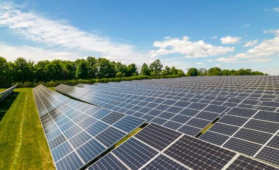 કેન્દ્ર સરકાર દ્વારા તાજેતરમાં PM સૂર્ય ઘર યોજના શરૂ કરવામાં આવી છે, જેમાં એક કરોડ ઘરો પર રૂફટોપ સોલર પેનલ લગાવવામાં આવશે. આ સોલાર પેનલ યોજના હેઠળ એક કરોડ પરિવારોને દર મહિને 300 યુનિટ મફત વીજળી આપવામાં આવશે તેવું પણ કહેવામાં આવ્યું છે.