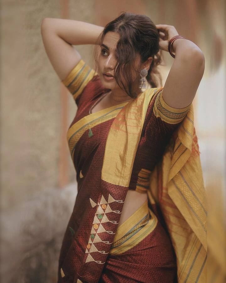 తాజాగా విడుదలైన ‘ఓం భీమ్‌ బుష్‌’ సినిమాలోనూ కనిపించింది.Photo Credit: Ayesha Khan/Instagram