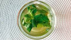 Herbal Tea: மாதவிடாய் சுழற்சி காலத்தில் ஏற்படும் வலியை சமாளிக்க உதவும் ஹெர்பல் டீ!