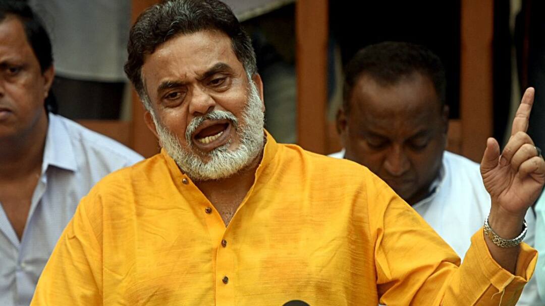 Sanjay Nirupam : संजय निरुपम शिंदे गटाच्या गळाला? मुख्यमंत्री अचानक दोन तास गायब झाल्याने चर्चांना उधाण Sanjay Nirupam may be join shivsena Shinde group The sudden disappearance of Chief Minister eknath shinde sparked discussions Sanjay Nirupam : संजय निरुपम शिंदे गटाच्या गळाला? मुख्यमंत्री अचानक दोन तास गायब झाल्याने चर्चांना उधाण