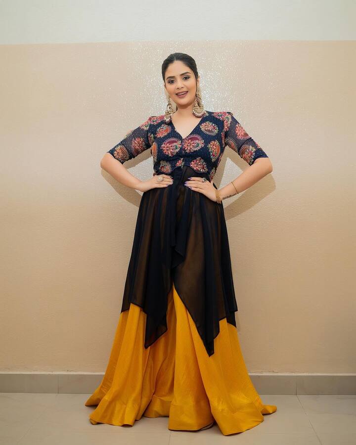 శ్రీముఖి లేటెస్ట్ ఫోటోలు (Image Courtesy: sreemukhi / Instagram)