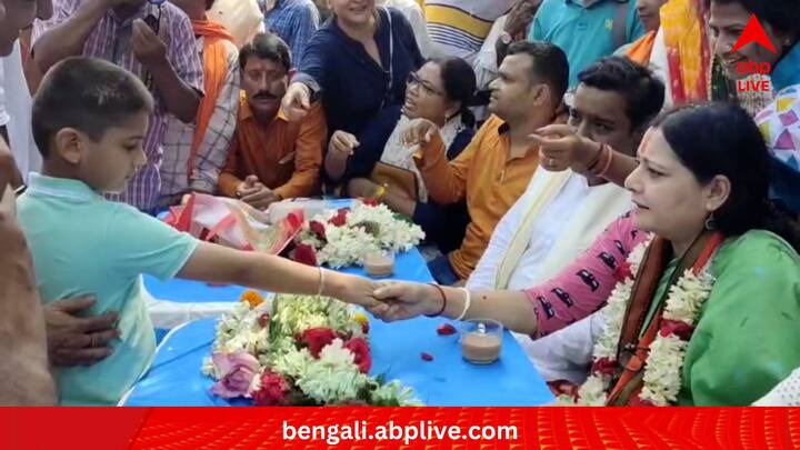 তাঁর বিরুদ্ধে মুখ্যমন্ত্রী মমতা বন্দ্যোপাধ্যায় সম্পর্কে কুরুচিকর মন্তব্যের অভিযোগ নিয়ে নির্বাচন কমিশনে নালিশ করেছিল তৃণমূল। তার পরই শো-কজ করে কমিশন। 