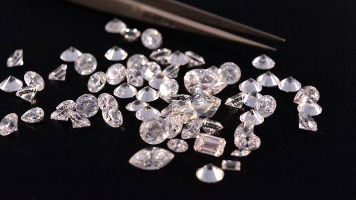Surat News: America-Europe recession dampens diamond industry in Surat DTC cuts rough prices but no gains Surat News: અમેરિકા-યુરોપમાં મંદીની ડાયમંડ ઈન્ડસ્ટ્રી પર માઠી અસર, ડીટીસીએ રફના ભાવમાં ઘટાડો કર્યો છતાં ફાયદો નહીં