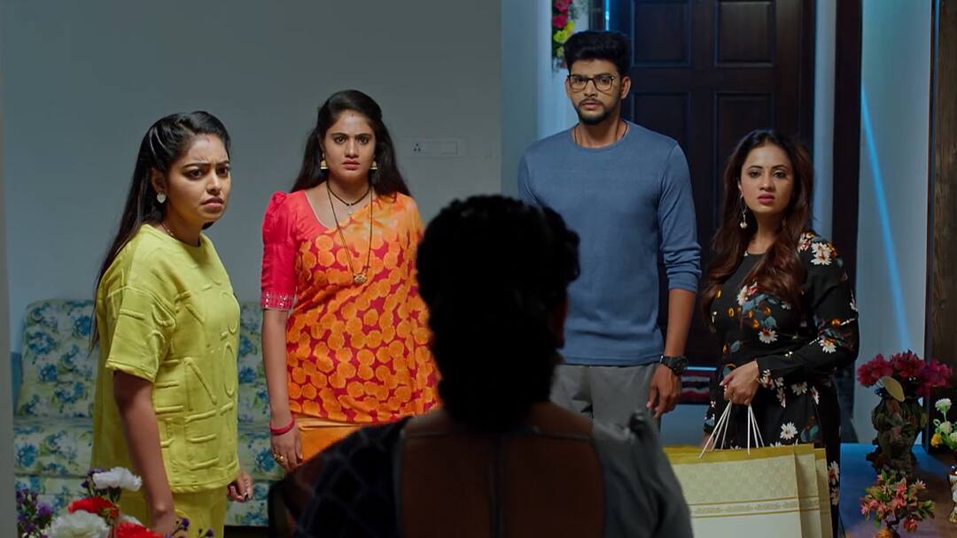 Jagadhatri serial today episode March 30th written update Jagadhatri Serial Today March 30th: ‘జగధాత్రి’ సీరియల్‌: ఘట్టమనేని ఇంట్లో కిడ్నాప్‌ కు మీనన్‌ ప్లాన్‌ - పెళ్లికూతురుని కిడ్నాప్‌ చేస్తానన్న యువరాజ్‌