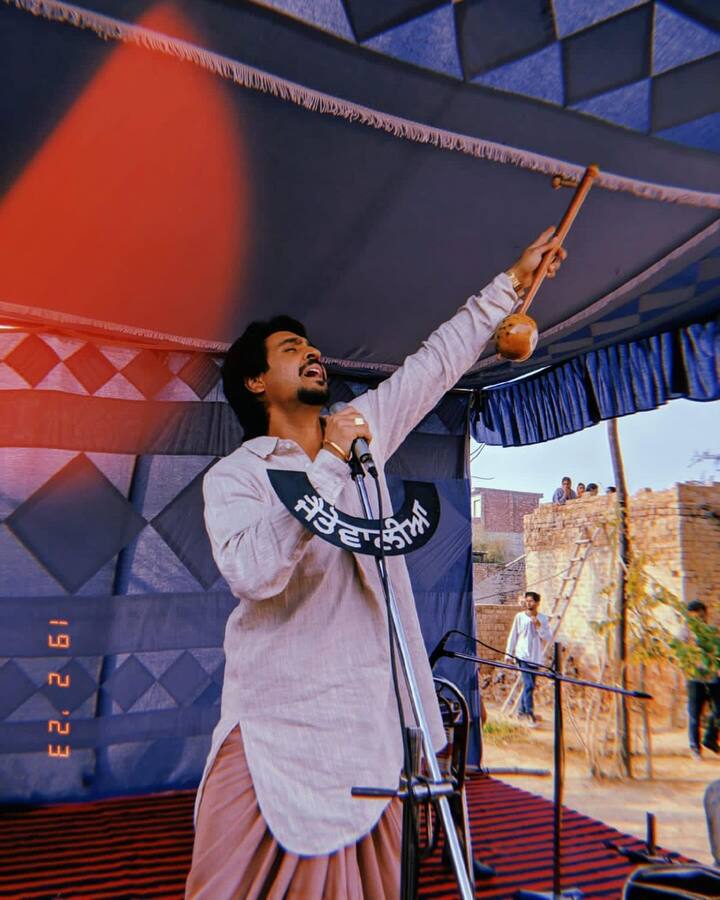 Regarded as one of Punjab's greatest live-stage performers, Chamkila's story is one of musical brilliance and controversy.