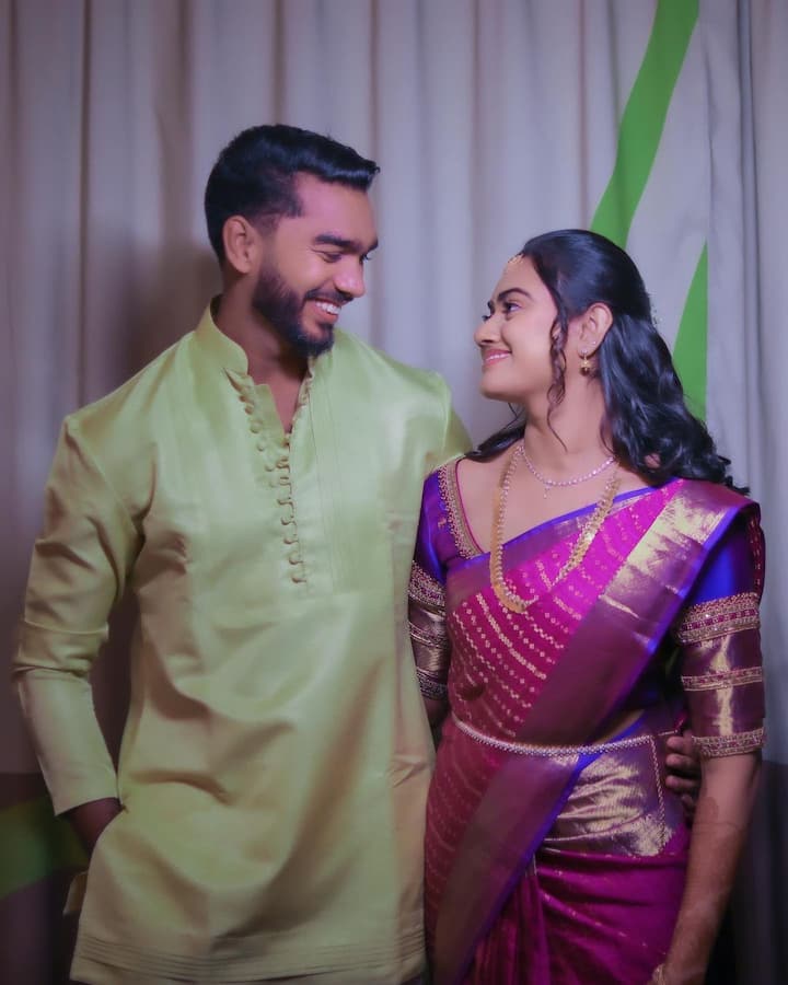 मीडिया रिपोर्ट्स की माने तो श्रुति रगुनाथन ने पीएसजी कॉलेज ऑफ आर्ट्स एंड साइंसे बीकॉम किया है. इसके बाद उन्होंने एनआईएफटी इंडिया से फैशन मैनेजमेंट में मास्टर डिग्री ली. हालांकि दोनों की मुलाकात कैसे हुई, इस बारे में कोई जानकारी मौजूद नहीं है.