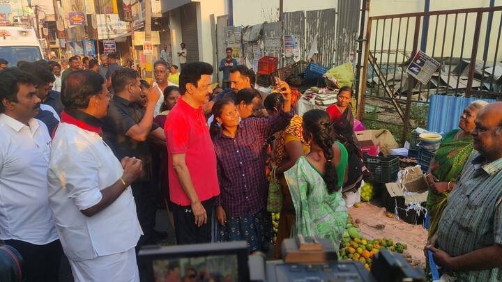 திமுக சார்பில் முதல்வர் ஸ்டாலின், ஒவ்வொரு வேட்பாளர்களுக்கும் ஆதரவாக அந்தந்த தொகுதிகளுக்கு சென்று வாக்கு சேகரித்து வருகிறார்