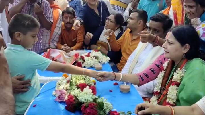 একজন মেদিনীপুরের বিধায়ক তথা তৃণমূল প্রার্থী জুন মালিয়া, অন্যজন আসানসোলের বিধায়ক তথা বিজেপি প্রার্থী অগ্নিমিত্রা পাল।