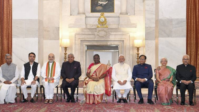 PM Modi pays tribute to Chaudhary Charan Singh PV Narsimha Rao MS Swaminathan Karpoori Thakur after bharat ratna award Bharat Ratna: भारत रत्न से सम्मानित हस्तियों को पीएम मोदी ने दी श्रद्धांजलि, जानें क्या कहा